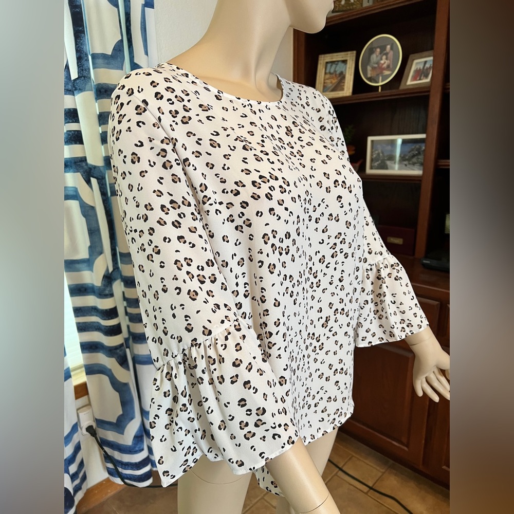Elle Leopard Print Chiffon Bell Sleeve Blouse Size Large
